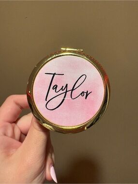 Personalized Pink Compact Mirror – Taylor